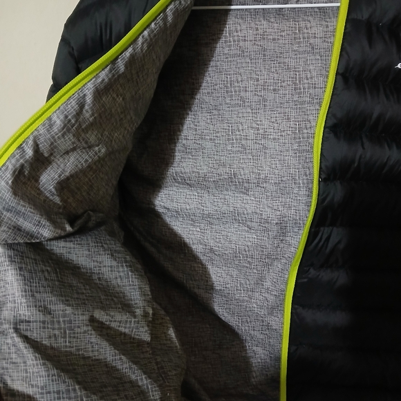 Eddie Bauer medium light black/lime green zip up coat size medium for( youth ). - Picture 8 of 11